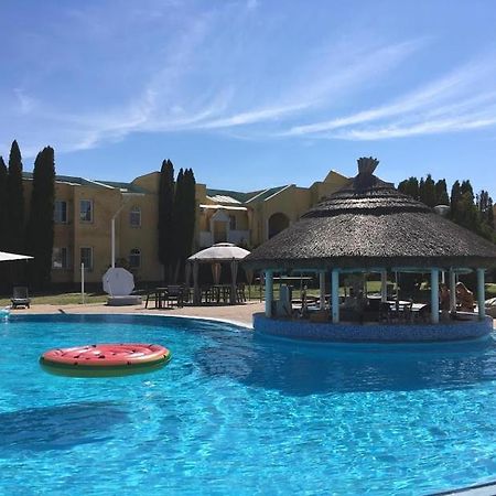 Mediterran Apartman With Pool Siófok Esterno foto