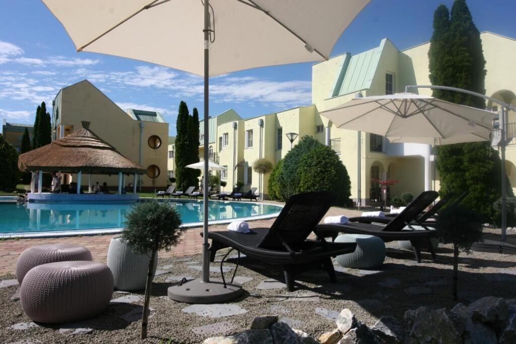 Mediterran Apartman With Pool Siófok Esterno foto