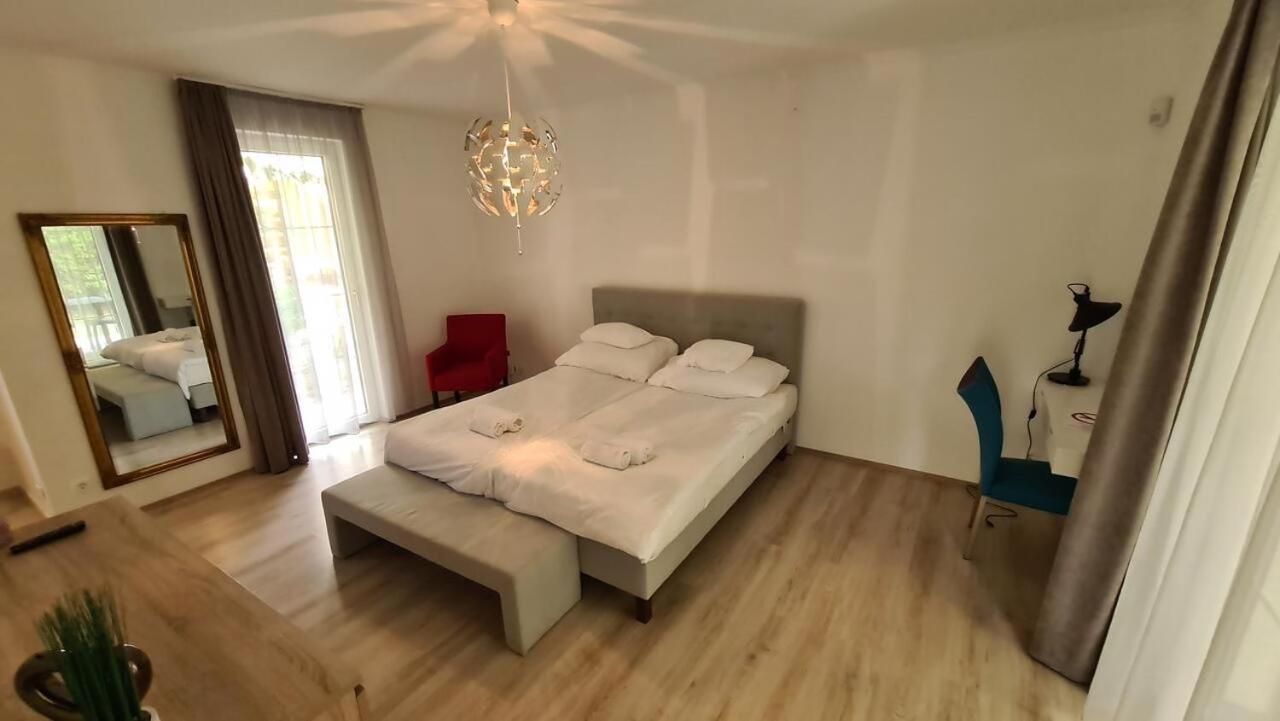 Mediterran Apartman With Pool Siófok Esterno foto