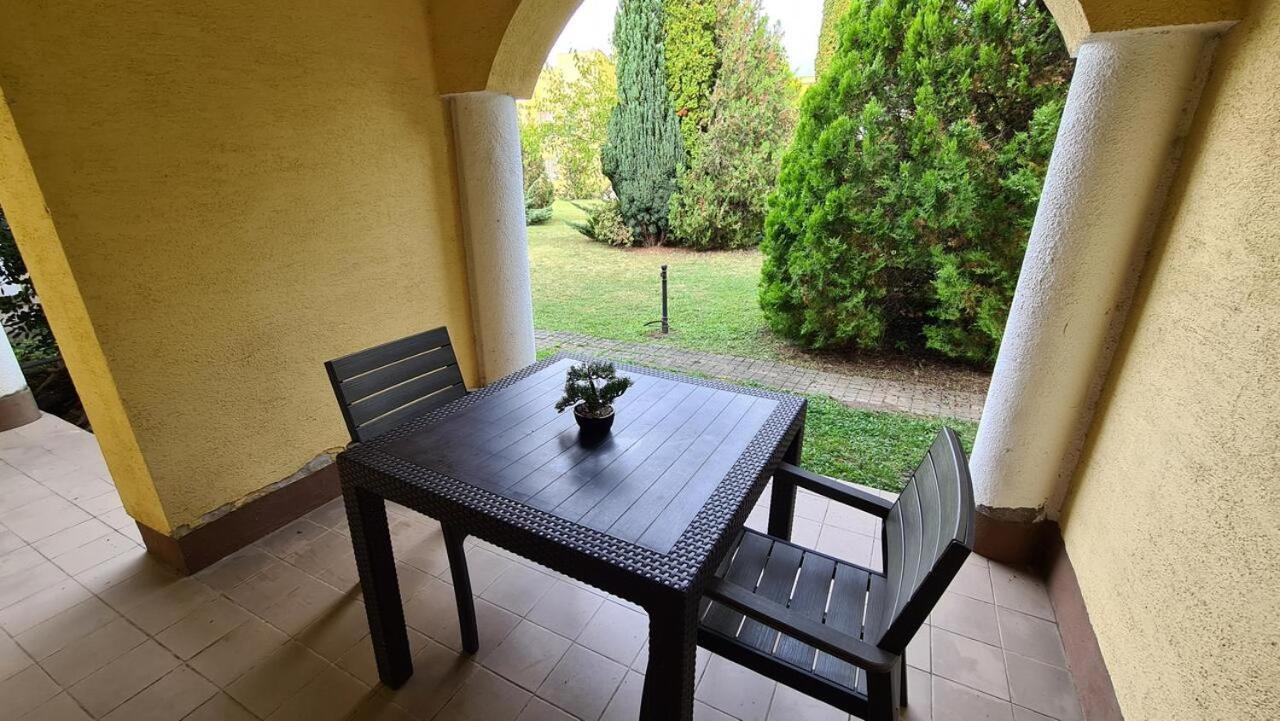 Mediterran Apartman With Pool Siófok Esterno foto