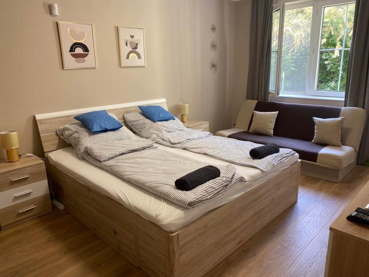 Mediterran Apartman With Pool Siófok Esterno foto