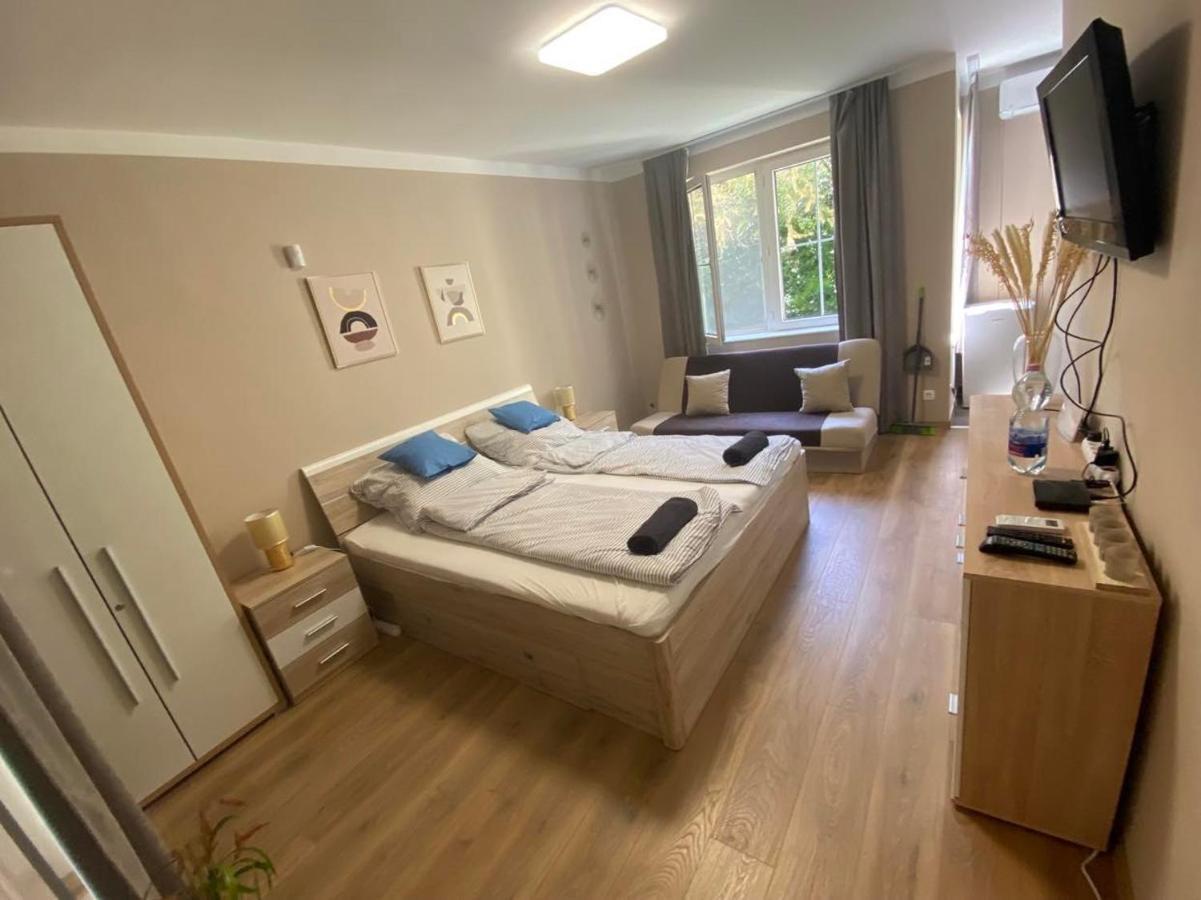 Mediterran Apartman With Pool Siófok Esterno foto