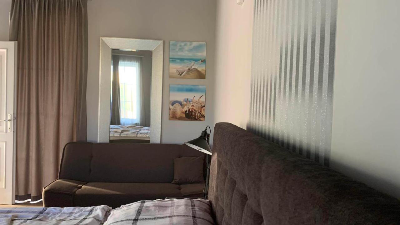 Mediterran Apartman With Pool Siófok Esterno foto